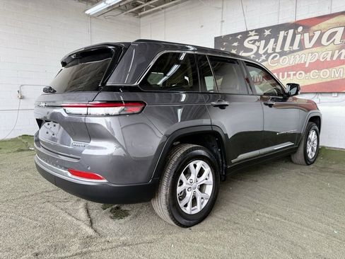 Used 2022 Jeep Grand Cherokee Limited w/ Luxury Tech Group II image 14