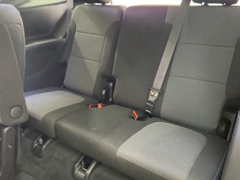 Used 2023 Chevrolet Traverse LT FWD image 25