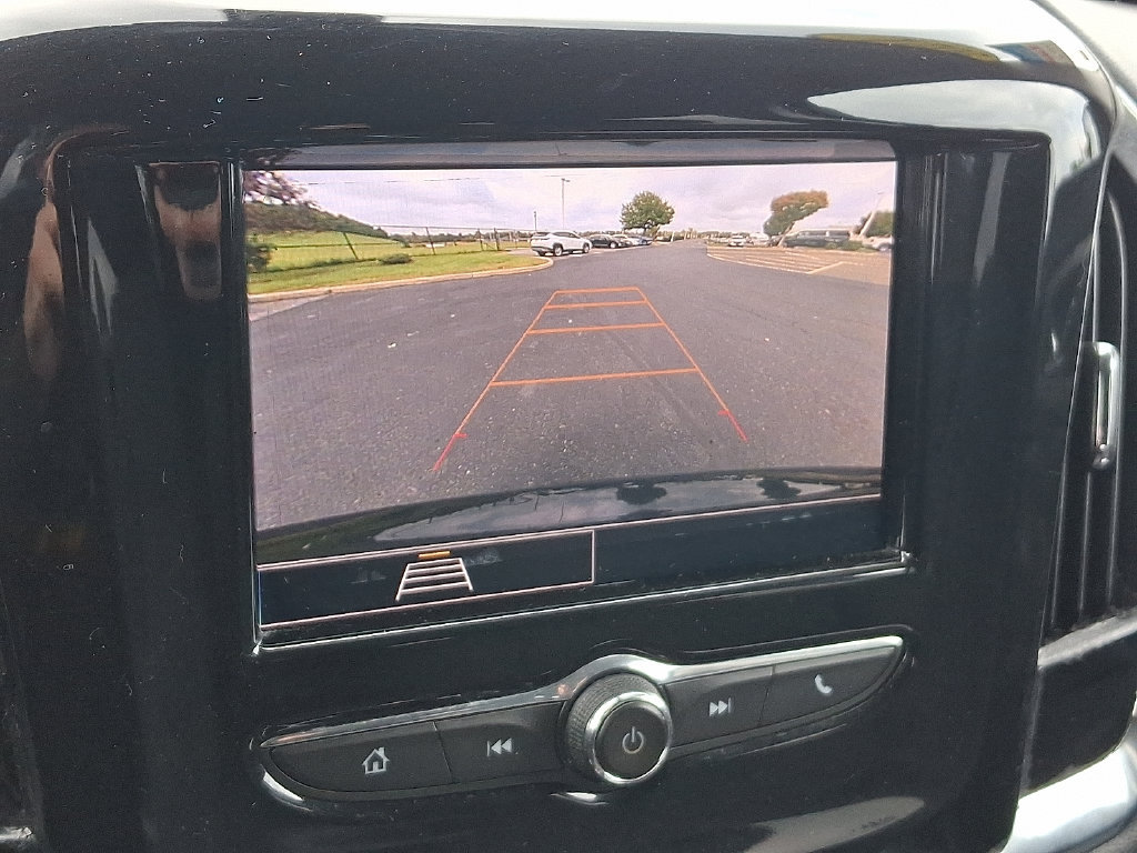 Used 2021 Chevrolet Traverse LS FWD image 19