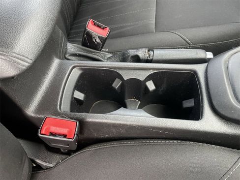 Used 2018 Ford Focus SE w/ SE Appearance Package image 27