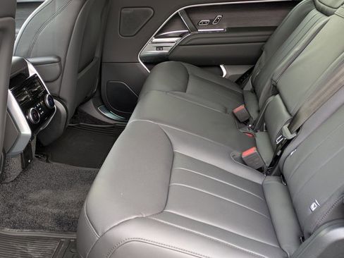 New 2026 Land Rover Range Rover Long Wheelbase SE image 17