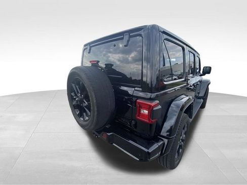 Used 2021 Jeep Wrangler Unlimited Sahara AWD/4WD image 9