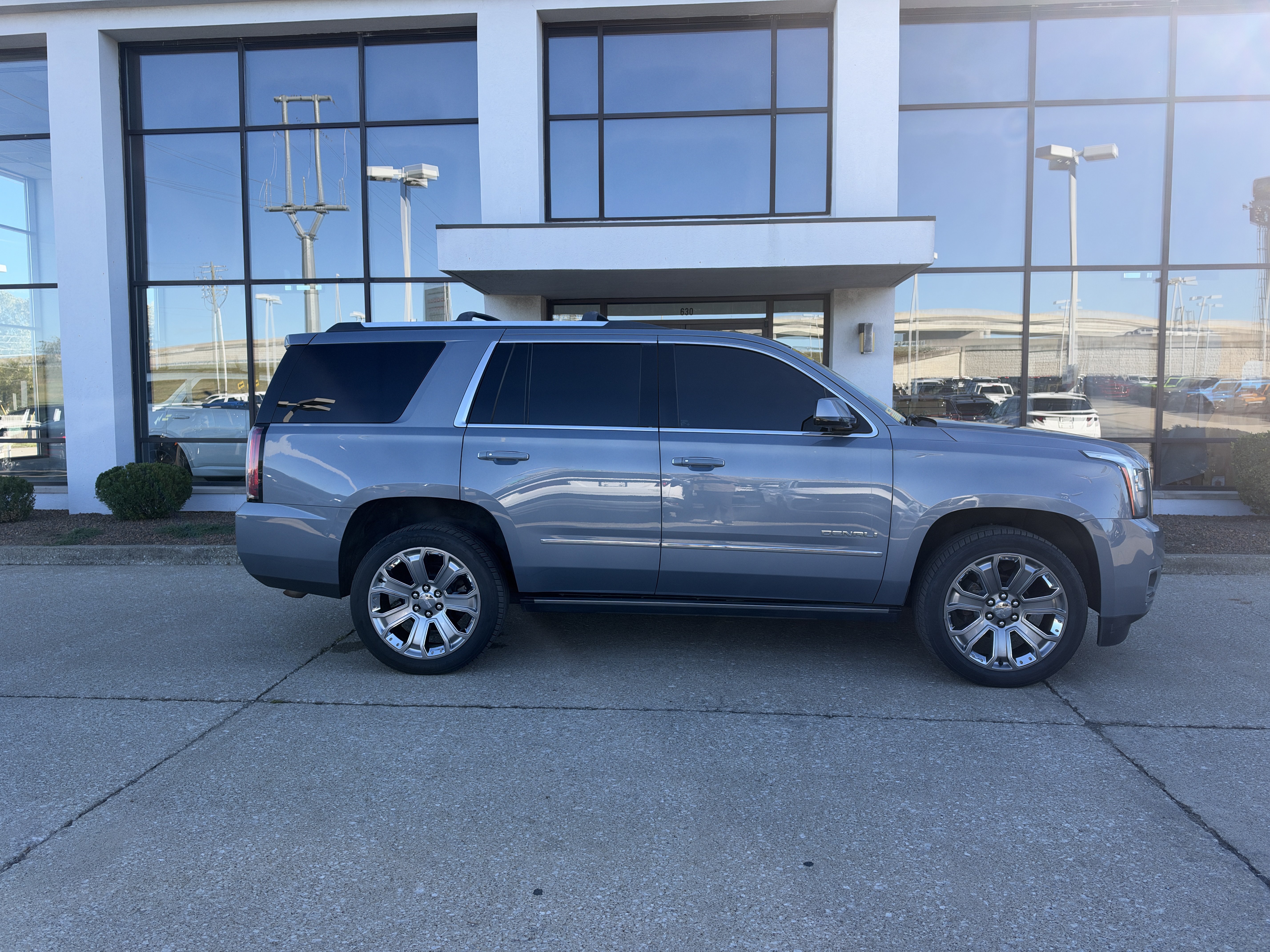 Used 2016 GMC Yukon Denali w/ Open Road Package AWD/4WD image 3