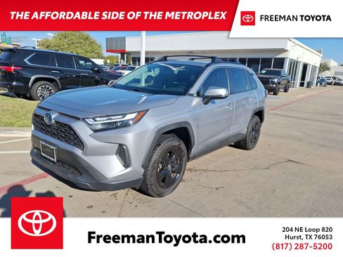Used 2022 Toyota RAV4 XLE image 1