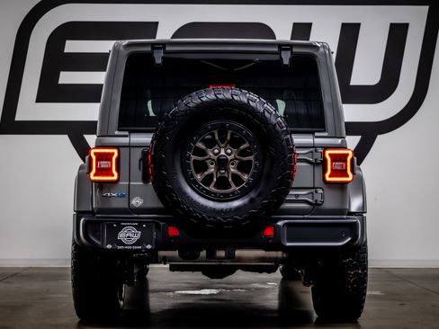 Used 2021 Jeep Wrangler Unlimited Sahara w/ Cold Weather Group AWD/4WD image 10