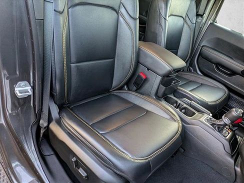 Certified 2025 Jeep Gladiator Sport image 19