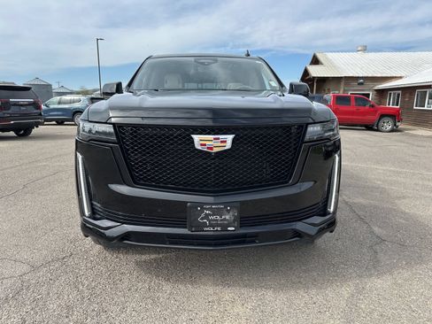 Used 2022 Cadillac Escalade Sport Platinum w/ LPO, Floor Liner Package AWD/4WD image 2