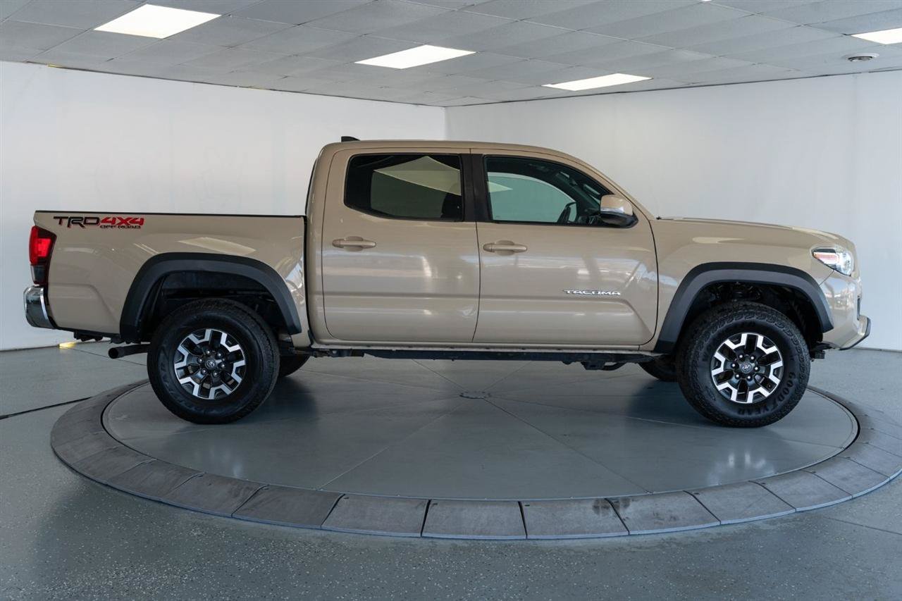 Used 2019 Toyota Tacoma TRD Off-Road AWD/4WD image 8