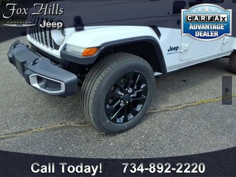 Used 2025 Jeep Wrangler Unlimited Sahara w/ Safety Group AWD/4WD image 5