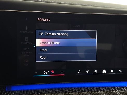 Used 2023 BMW 760i xDrive image 37