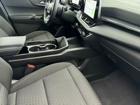 Used 2025 Chevrolet Equinox LT image 15