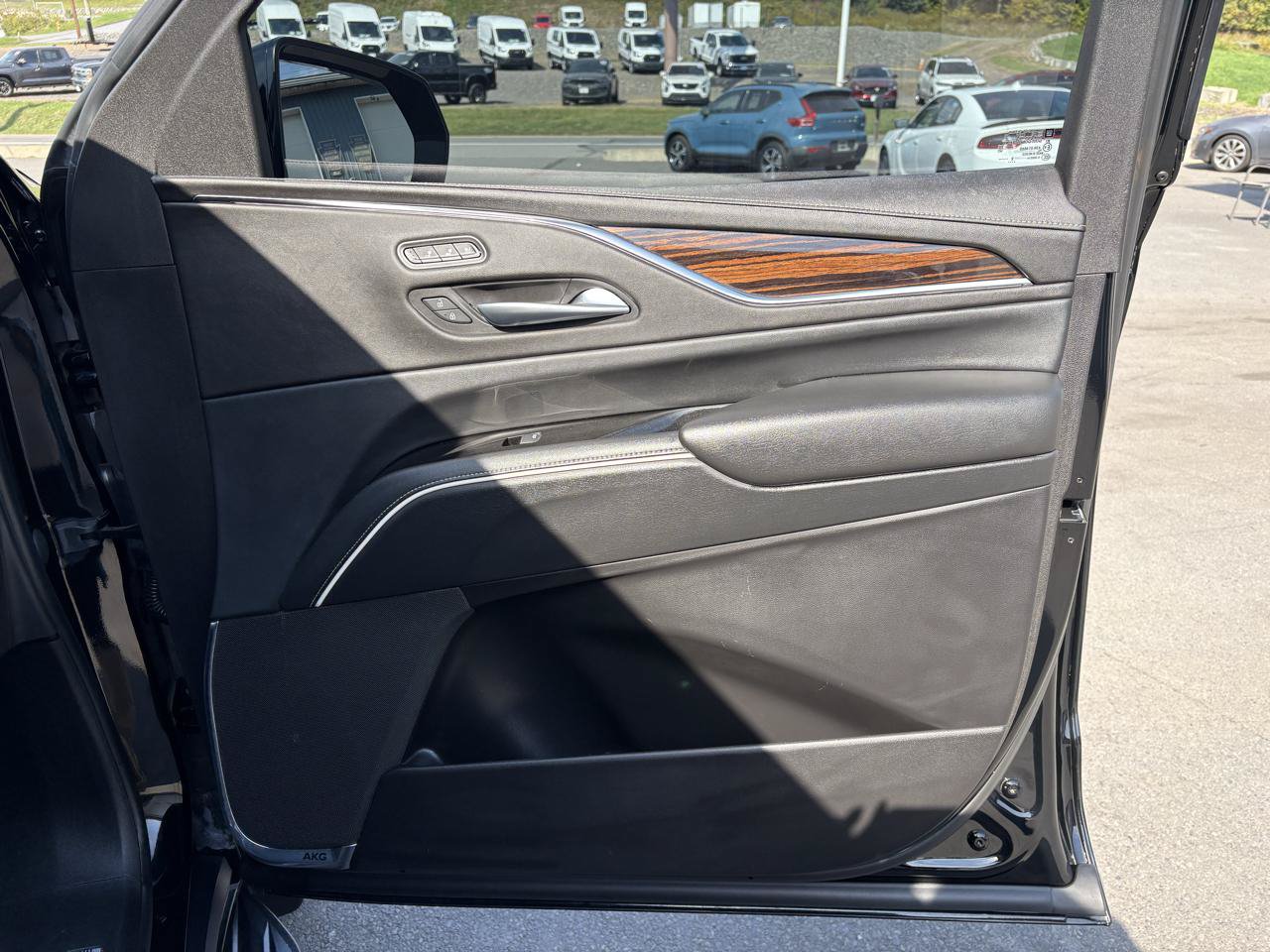 Used 2023 Cadillac Escalade ESV Premium Luxury w/ LPO, Radiant Package AWD/4WD image 19