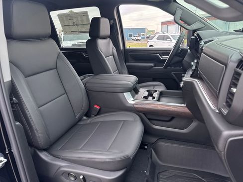 New 2026 GMC Sierra 2500 SLT w/ SLT Premium Package AWD/4WD image 12