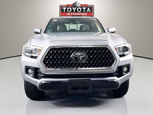 Certified 2018 Toyota Tacoma TRD Off-Road image 2