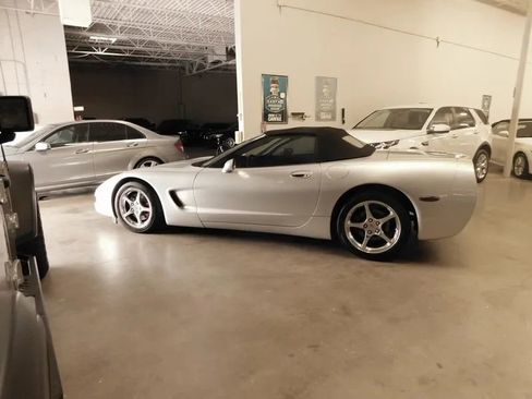 Used 2001 Chevrolet Corvette w/ Preferred Equipment Group2 image 7