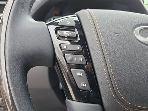 Used 2024 INFINITI QX80 Sensory image 41