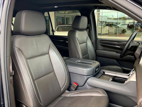 Used 2023 GMC Yukon XL Denali image 8
