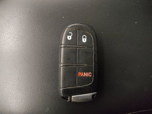 Used 2019 Dodge Journey SE image 32