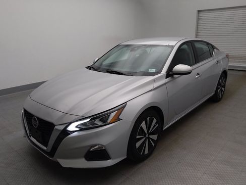 Used 2021 Nissan Altima 2.5 SV FWD image 2