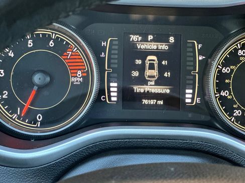 Used 2018 Jeep Cherokee Latitude Plus w/ Comfort/Convenience Group AWD/4WD image 25