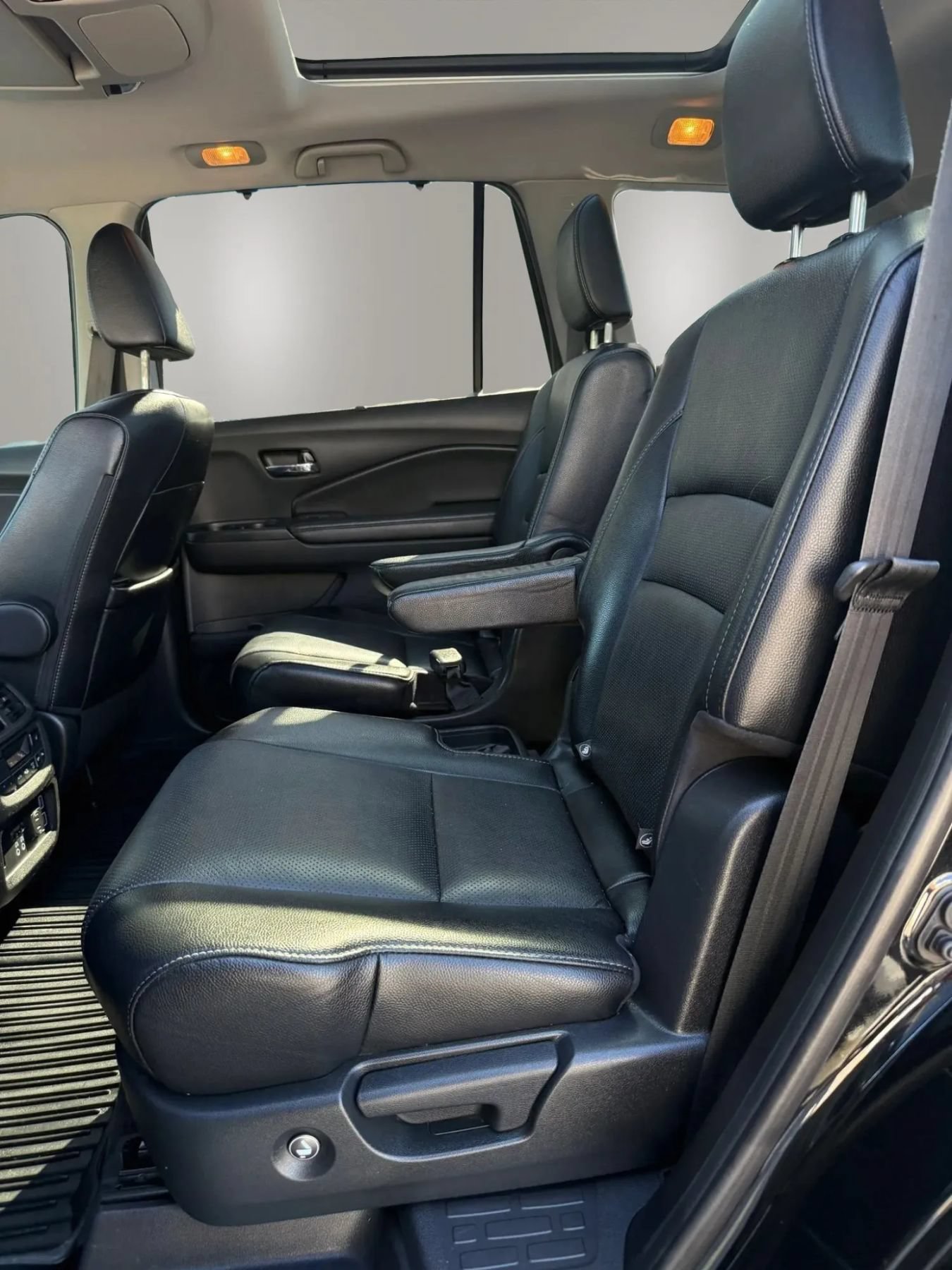 Used 2019 Honda Pilot Elite image 37