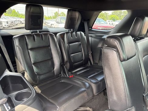 Used 2018 Ford Explorer XLT w/ Equipment Group 202A image 18