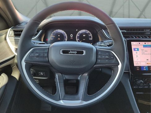 New 2025 Jeep Grand Cherokee Limited w/ Black Appearance Package image 12