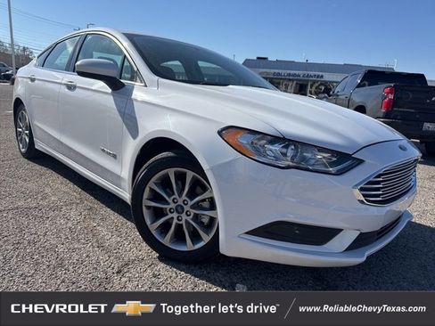 Used 2017 Ford Fusion S image 1