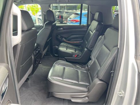 Used 2020 Chevrolet Suburban Premier AWD/4WD image 27