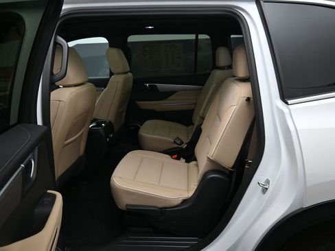 Used 2025 Buick Enclave Preferred w/ Power Package image 29