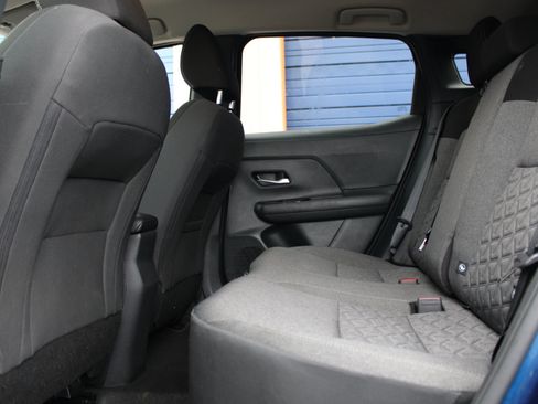 Used 2025 Nissan Kicks SV image 34