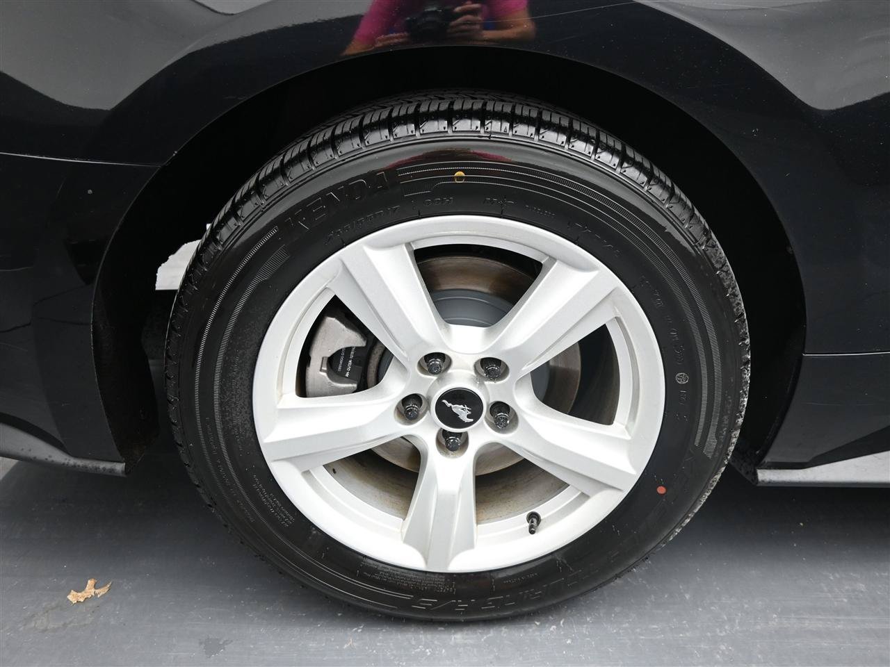 Used 2018 Ford Mustang Coupe RWD image 17