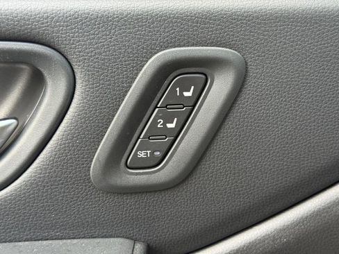 Used 2024 Honda Pilot Touring image 18