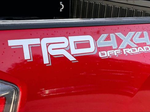 Used 2023 Toyota Tacoma TRD Off-Road w/ Technology Package AWD/4WD image 10