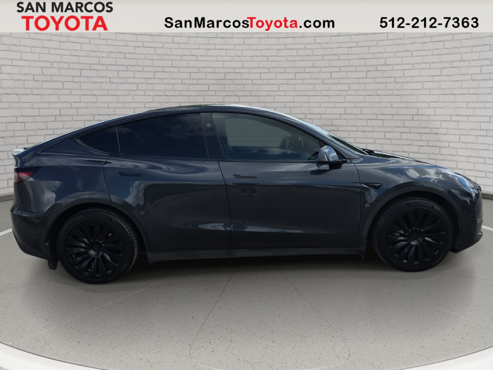 Used 2024 Tesla Model Y Long Range AWD/4WD image 5