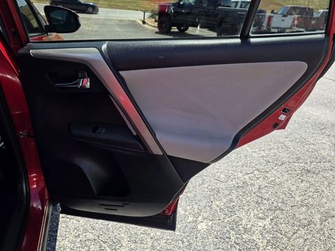 Used 2015 Toyota RAV4 XLE FWD image 14