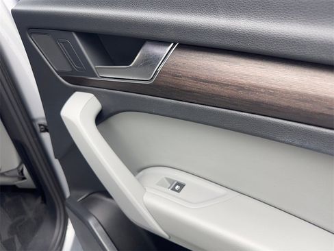 Used 2022 Audi Q5 2.0T Premium w/ Convenience Package image 44