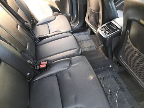 Used 2022 Volvo XC90 T5 Momentum image 11