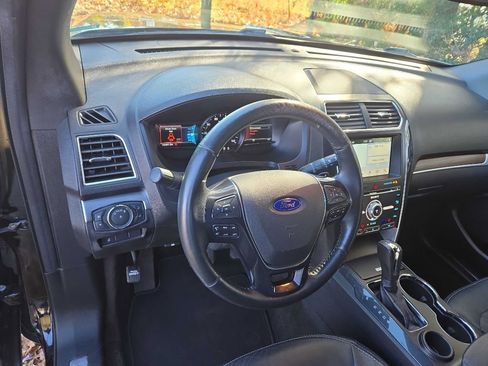 Used 2017 Ford Explorer Limited image 19
