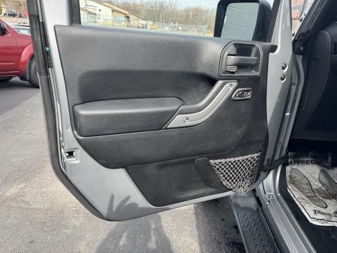Used 2014 Jeep Wrangler Unlimited Sahara w/ Max Tow Package AWD/4WD image 14
