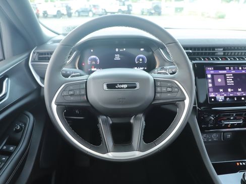 New 2025 Jeep Grand Cherokee Laredo X w/ Luxury Tech Group I image 25