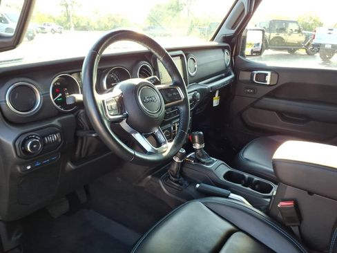 Used 2022 Jeep Wrangler Unlimited Rubicon 4xe w/ Cold Weather Group AWD/4WD image 7