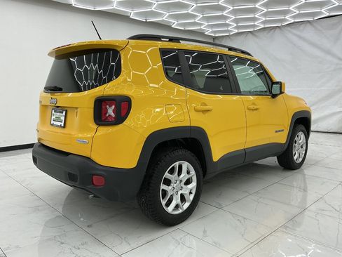 Used 2017 Jeep Renegade Latitude w/ Cold Weather Group AWD/4WD image 11