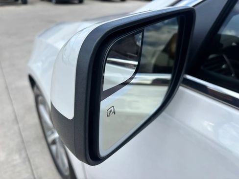 Used 2011 Lincoln MKS FWD image 65
