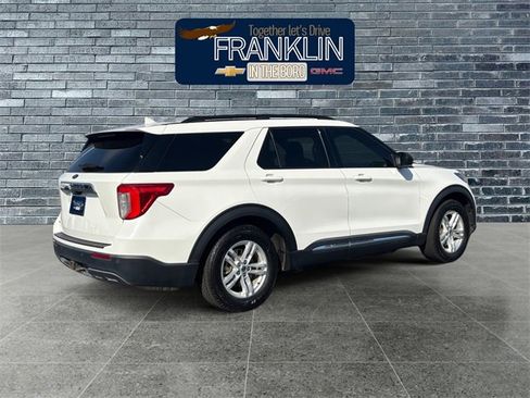 Used 2022 Ford Explorer XLT w/ Equipment Group 202A image 5
