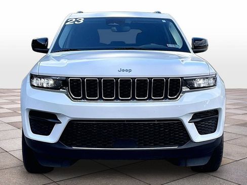 Used 2023 Jeep Grand Cherokee Laredo w/ Luxury Tech Group I AWD/4WD image 3