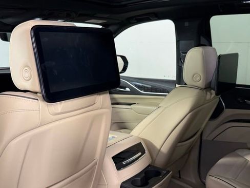 Used 2023 Cadillac Escalade ESV Premium Luxury w/ Performance Package AWD/4WD image 25
