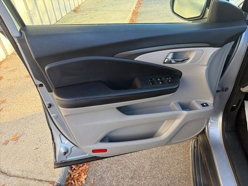 Used 2016 Honda Pilot LX image 14