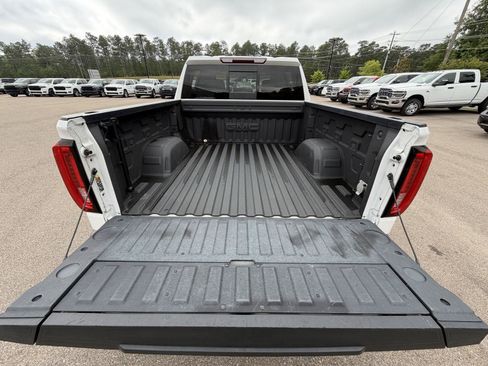 Used 2022 GMC Sierra 1500 SLT w/ SLT Premium Plus Package AWD/4WD image 18