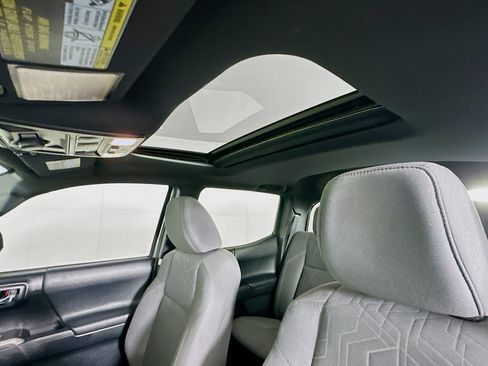 Used 2017 Toyota Tacoma TRD Off-Road w/ Premium & Technology Package image 26